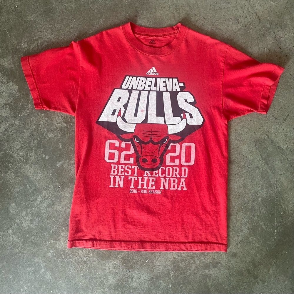 Adidas Chicago Bulls 2010-2011 Unbelieva-Bulls Red T-Shirt
